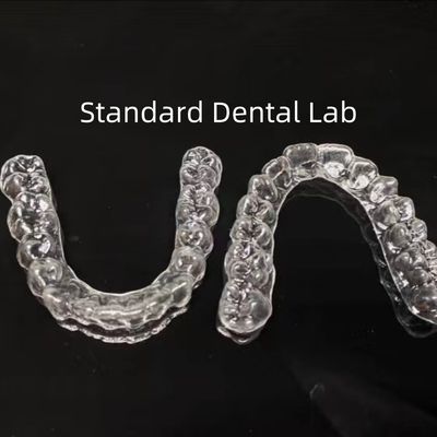 Denti chiari Ritenitore ortodontico Alta estetica Ritenitore Essix